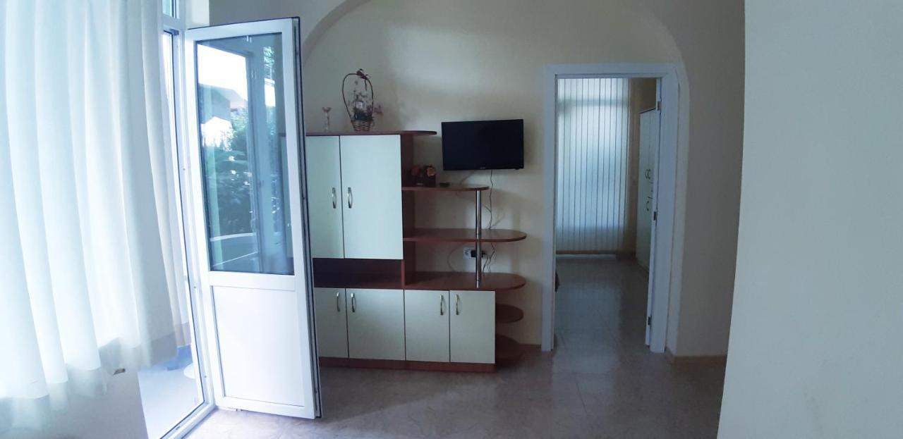 Laguna Guest house 2*